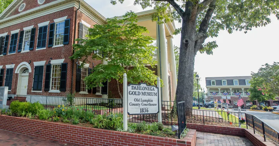 Dahlonega Square Shopping